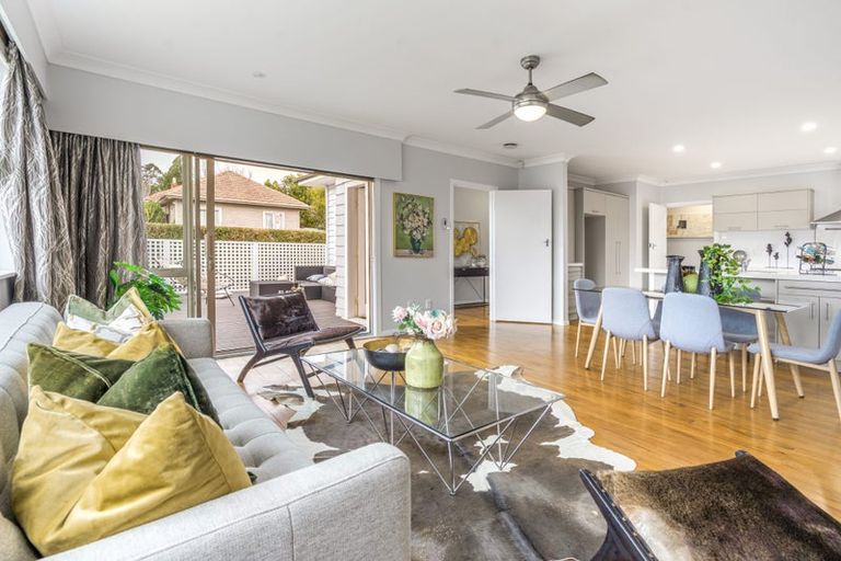 Photo of property in 1/206 Onewa Road, Birkenhead, Auckland, 0626