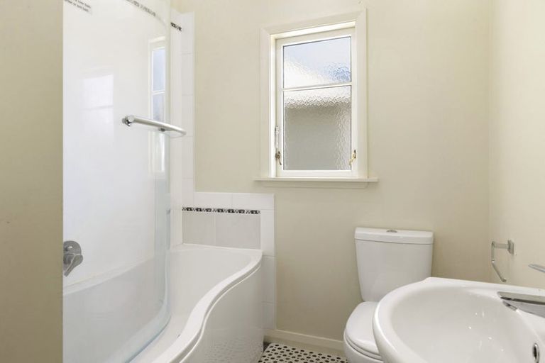 Photo of property in 42 Raroa Road, Kelburn, Wellington, 6012