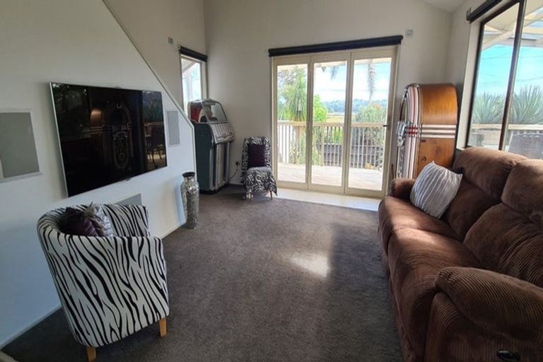 Photo of property in 3 The Terrace, Herald Island, Auckland, 0618