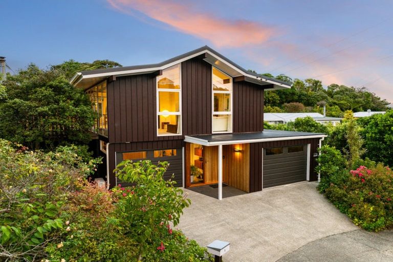 Photo of property in 5 Christina Grove, Normandale, Lower Hutt, 5010