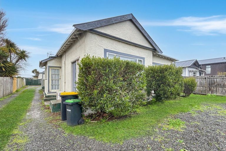 Photo of property in 102 Barbour Street, Waltham, Christchurch, 8011