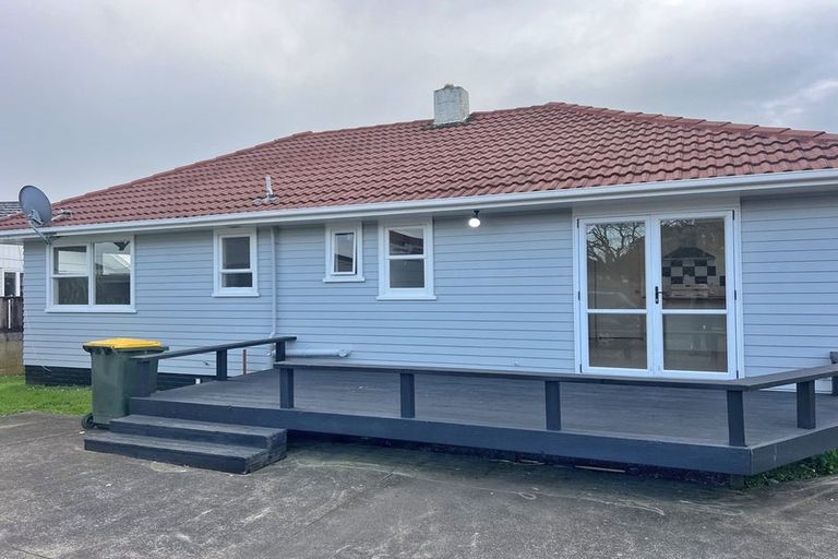 Photo of property in 4 Clutha Crescent, Clover Park, Auckland, 2023