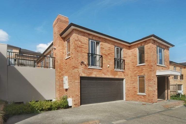 Photo of property in 13 Horizon View Road, Oteha, Auckland, 0632