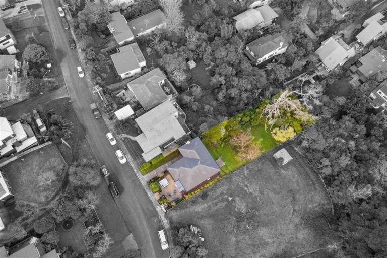 Photo of property in 44 Peter Terrace, Castor Bay, Auckland, 0620