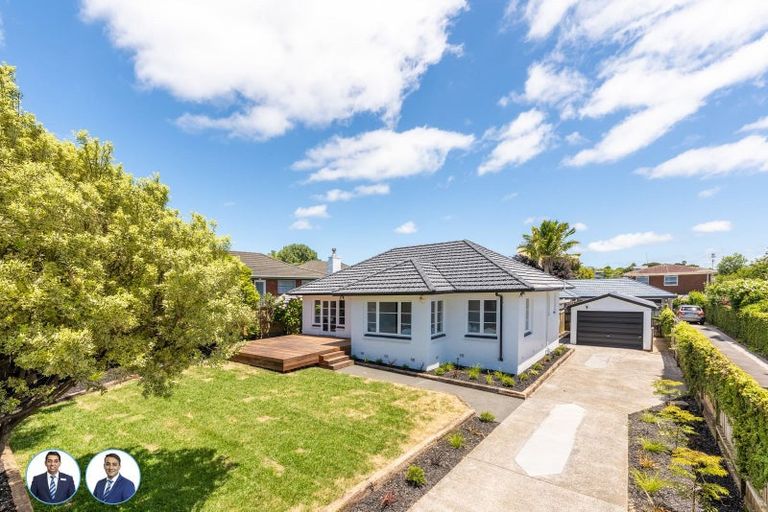 Photo of property in 14 Coronation Road, Mangere Bridge, Auckland, 2022