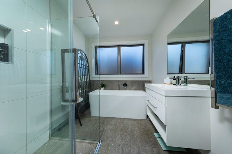 Photo of property in 15 Landsborough Lane, Wanaka, 9305