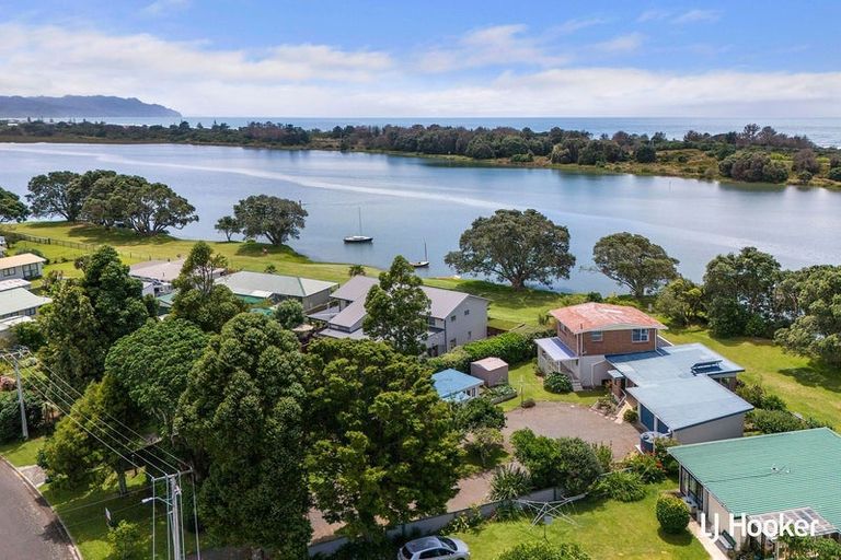 Photo of property in 10 Roretana Drive, Athenree, Katikati, 3177