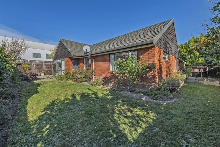 Photo of property in 3/118a Sawyers Arms Road, Northcote, Christchurch, 8052