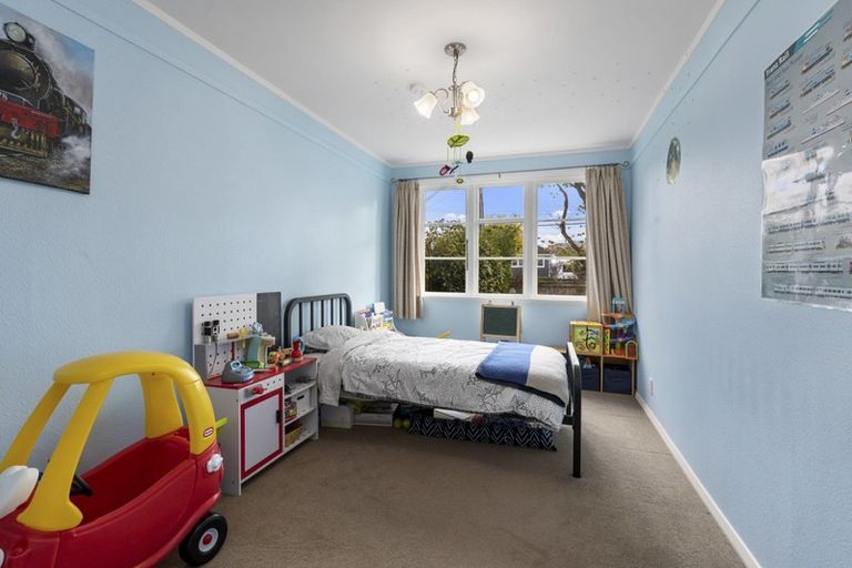 Photo of property in 80 Naenae Road, Naenae, Lower Hutt, 5011