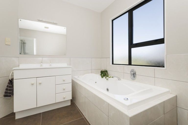 Photo of property in 20 Nether Green Crescent, Johnsonville, Wellington, 6037