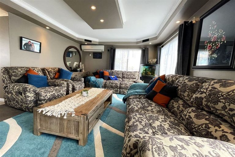 Photo of property in 20 Mcquarrie Avenue, Wattle Downs, Auckland, 2103