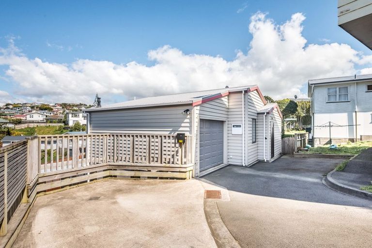 Photo of property in 43a Stewart Drive, Newlands, Wellington, 6037