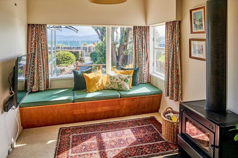 Photo of property in 143 Marine Parade, Eastbourne, Lower Hutt, 5013
