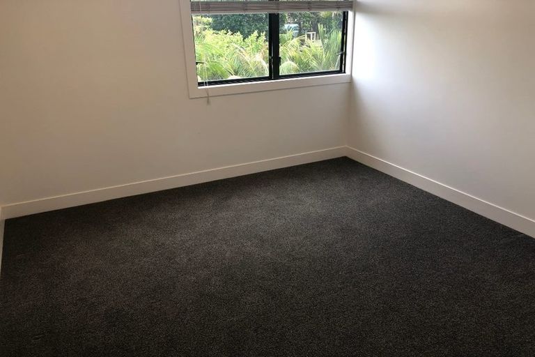 Photo of property in 1/2 The Esplanade, Castor Bay, Auckland, 0620