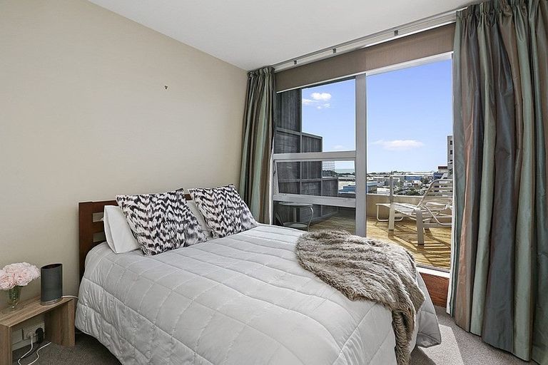 Photo of property in 22 Liardet Apartments, 402/22 Liardet Street, New Plymouth, 4310