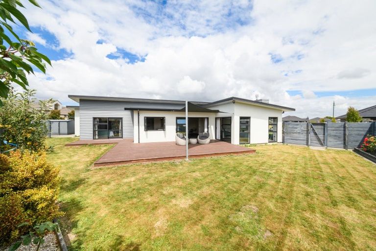 Photo of property in 32 Dogwood Way, Milson, Palmerston North, 4414