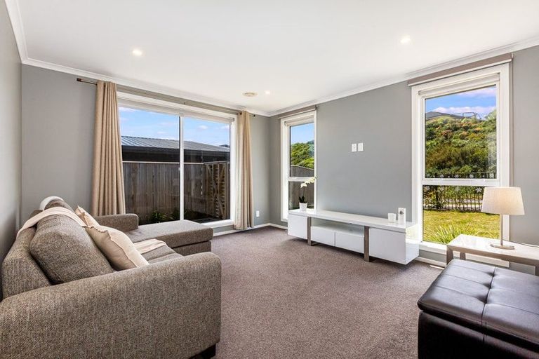 Photo of property in 9 Wairau Lane, Aotea, Porirua, 5024