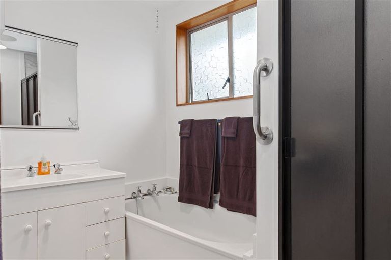 Photo of property in 1/40a Chipping Lane, Redwood, Christchurch, 8051