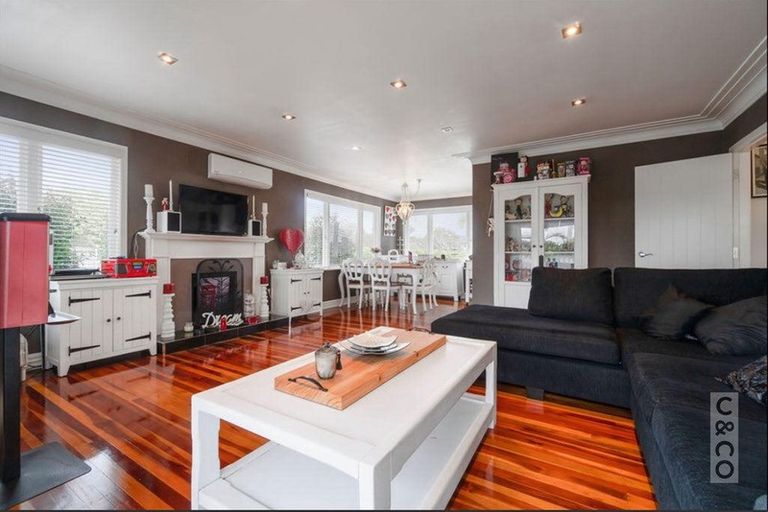 Photo of property in 94 Colwill Road, Massey, Auckland, 0614