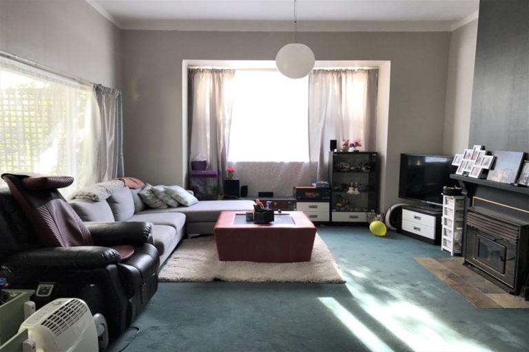 Photo of property in 34 Titirangi Road, New Lynn, Auckland, 0600