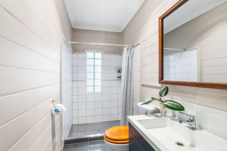 Photo of property in 19 Hawkhurst Road, Lyttelton, 8082