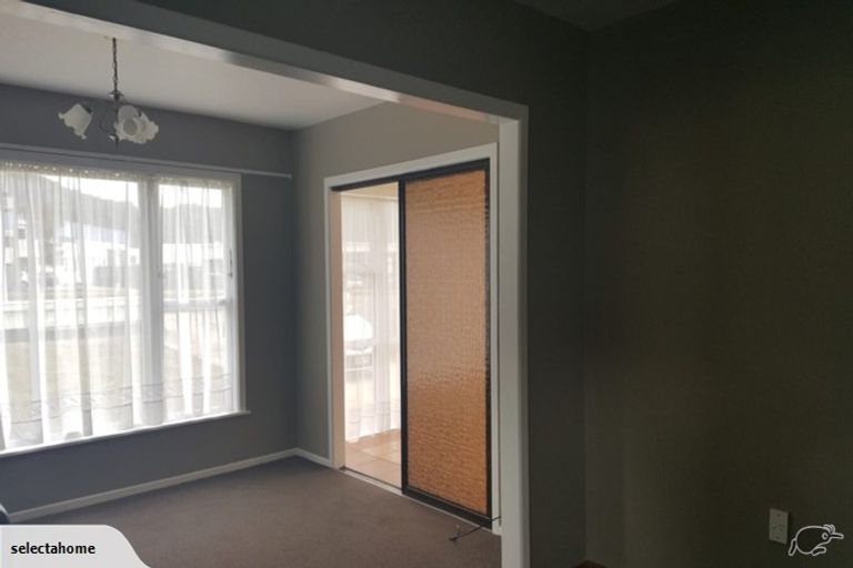 Photo of property in 4 Parkway, Wainuiomata, Lower Hutt, 5014