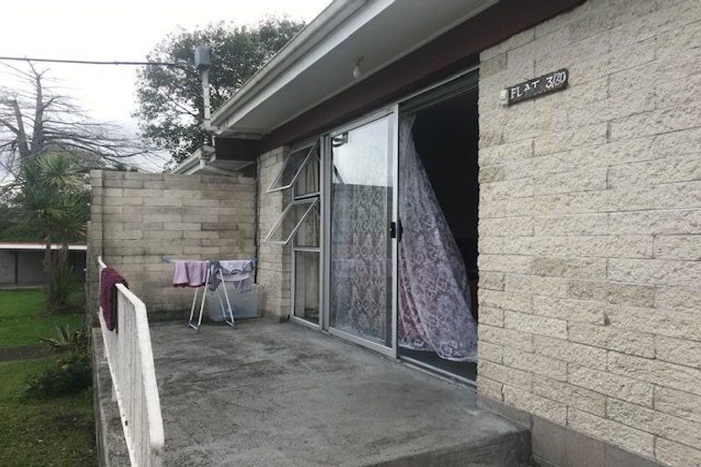 Photo of property in 2/30 Mcleod Road, Henderson, Auckland, 0612