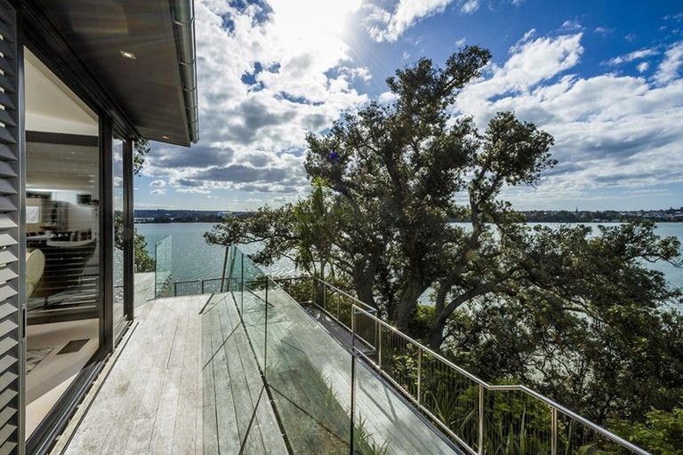 Photo of property in 10a First Avenue, Stanley Point, Auckland, 0624