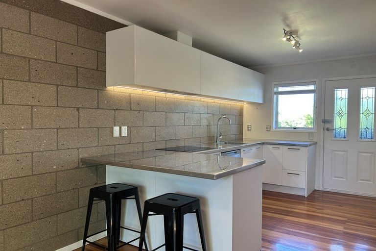 Photo of property in 2/25a Tramway Road, Beach Haven, Auckland, 0626