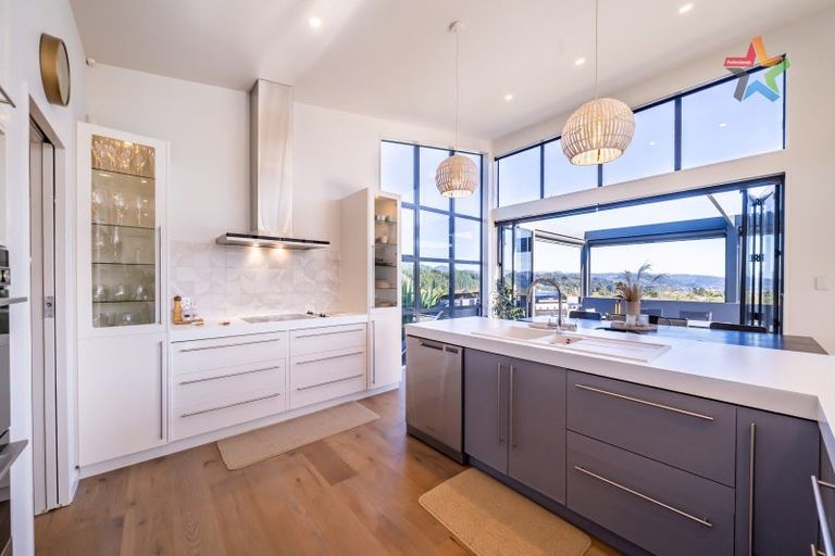 Photo of property in 22 Mount Marua Drive, Timberlea, Upper Hutt, 5018