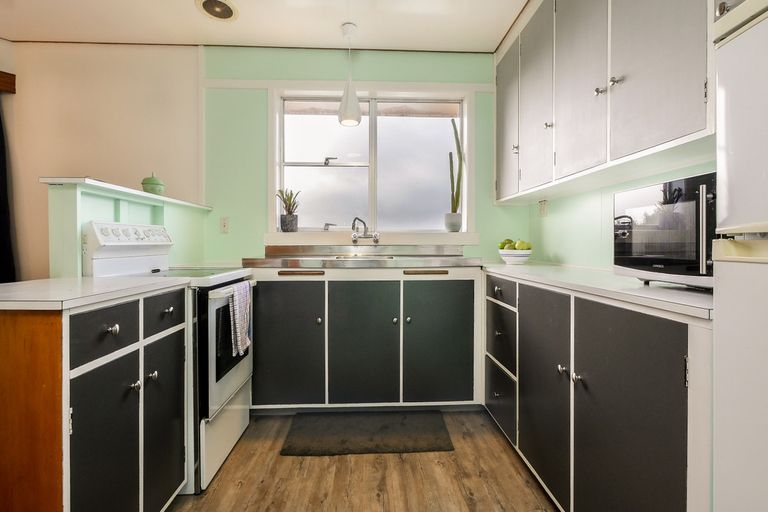 Photo of property in 14 Middleton Road, Kew, Dunedin, 9012