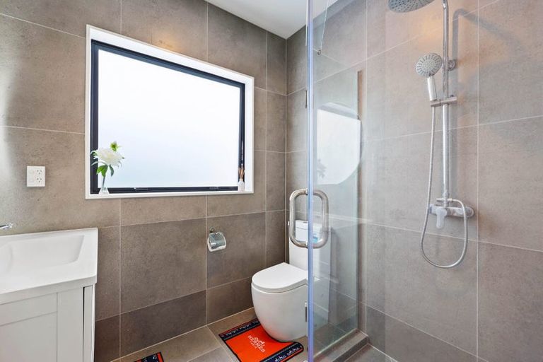 Photo of property in 12 Korowhiti Road, Clarks Beach, 2122