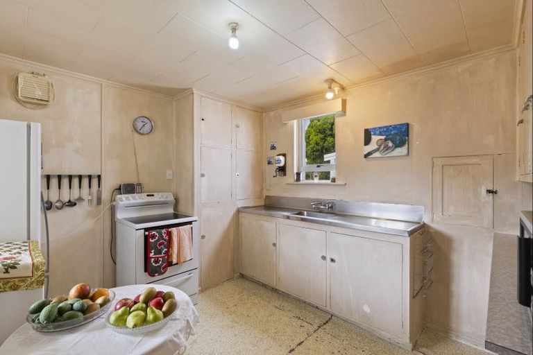 Photo of property in 23 Paynters Avenue, Strandon, New Plymouth, 4312