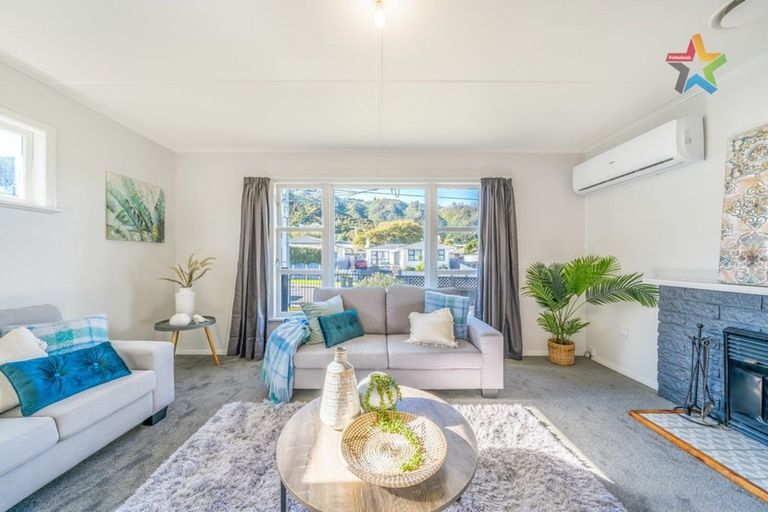 Photo of property in 7 Ruthven Road, Wainuiomata, Lower Hutt, 5014