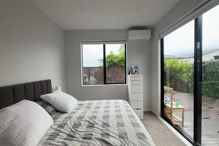 Photo of property in 27 Craigs Way, Hobsonville, Auckland, 0616