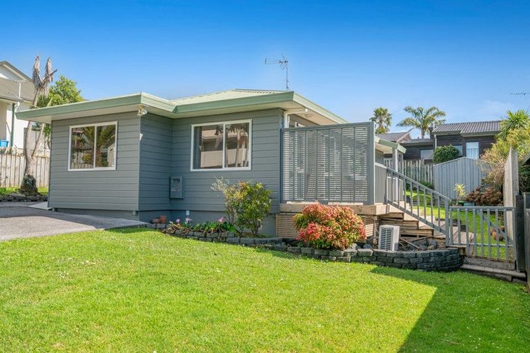 Photo of property in 2/45 Unsworth Drive, Unsworth Heights, Auckland, 0632