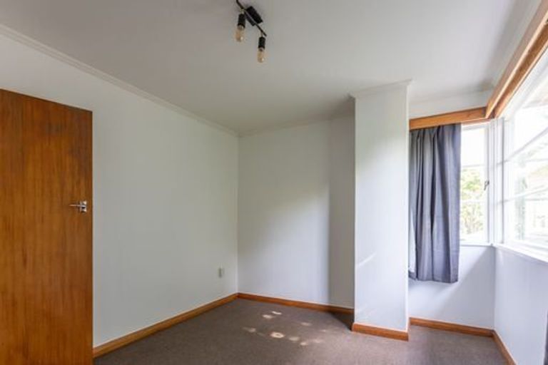 Photo of property in 33 Pahiatua Street, Hokowhitu, Palmerston North, 4410