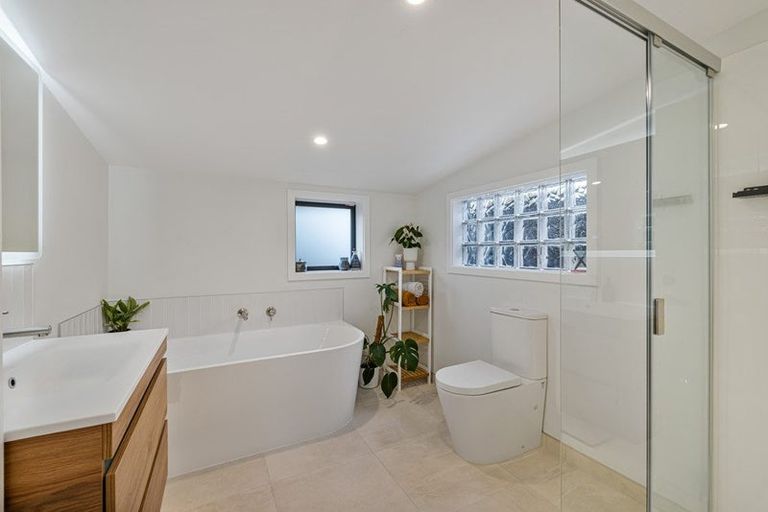 Photo of property in 1 Nutfield Lane, Cashmere, Christchurch, 8022