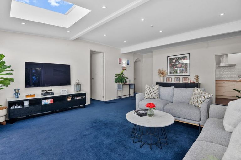 Photo of property in 59 Pohutukawa Avenue, Shelly Park, Auckland, 2014