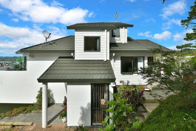 Photo of property in 18 Montcalm Close, Orewa, 0931