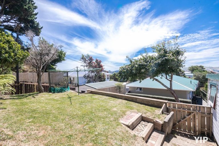 Photo of property in 58 Catherine Crescent, Paparangi, Wellington, 6037