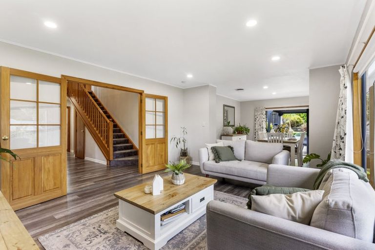 Photo of property in 12 La Roche Place, Northcote, Auckland, 0627