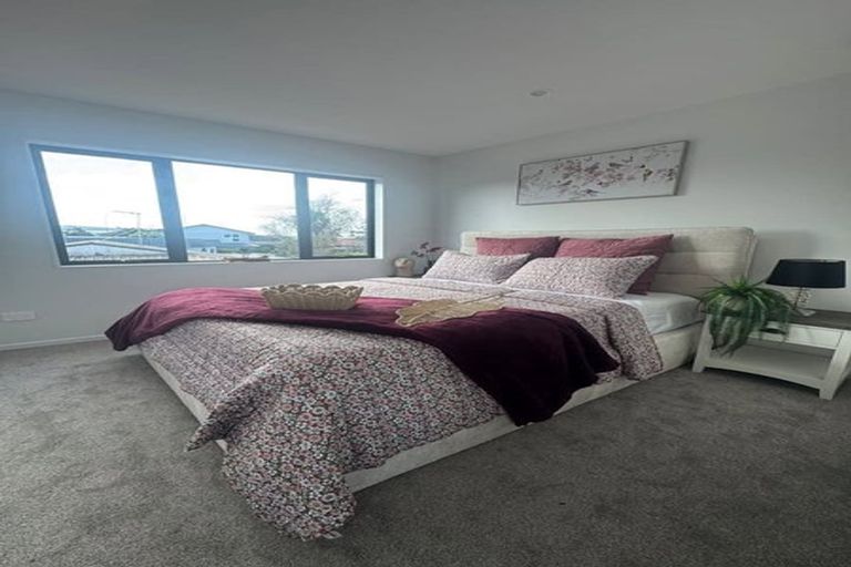 Photo of property in 44 Challen Close, Conifer Grove, Takanini, 2112