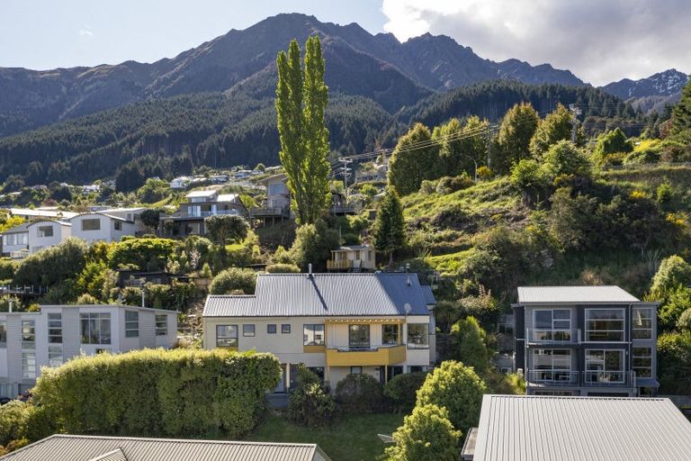 Photo of property in 24 Sainsbury Road, Fernhill, Queenstown, 9300