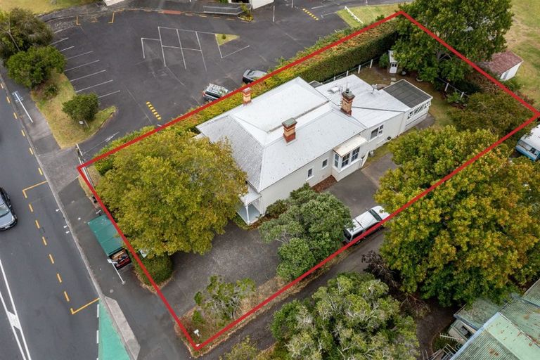 Photo of property in 235 Onewa Road, Birkenhead, Auckland, 0626