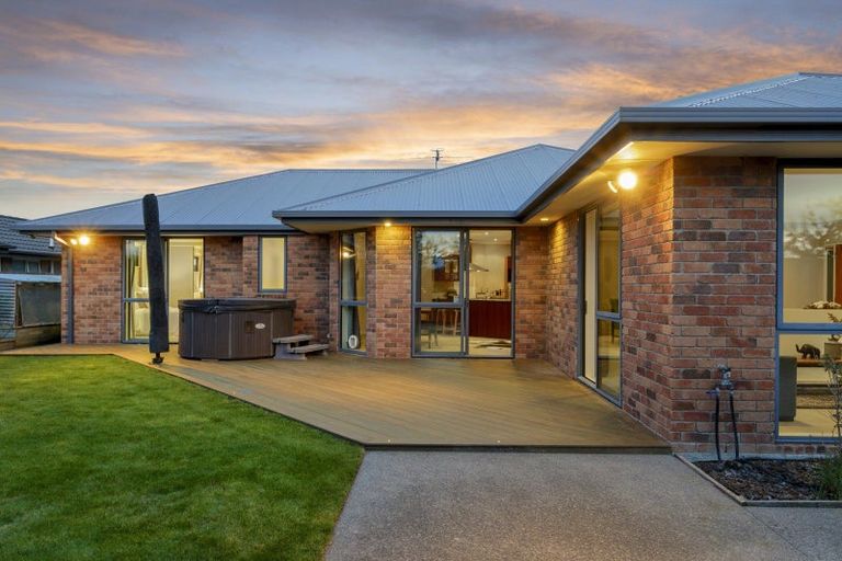 Photo of property in 2 Te Pihopa Way, Aidanfield, Christchurch, 8025