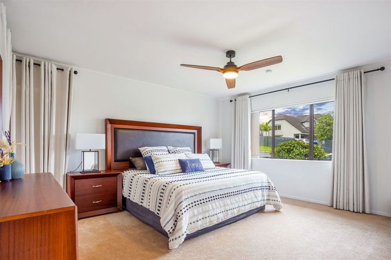 Photo of property in 1/1 Bluefin Way, West Harbour, Auckland, 0618