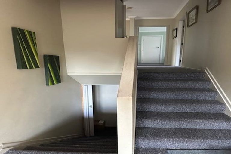 Photo of property in 1 Peckham Grove, Tawa, Wellington, 5028