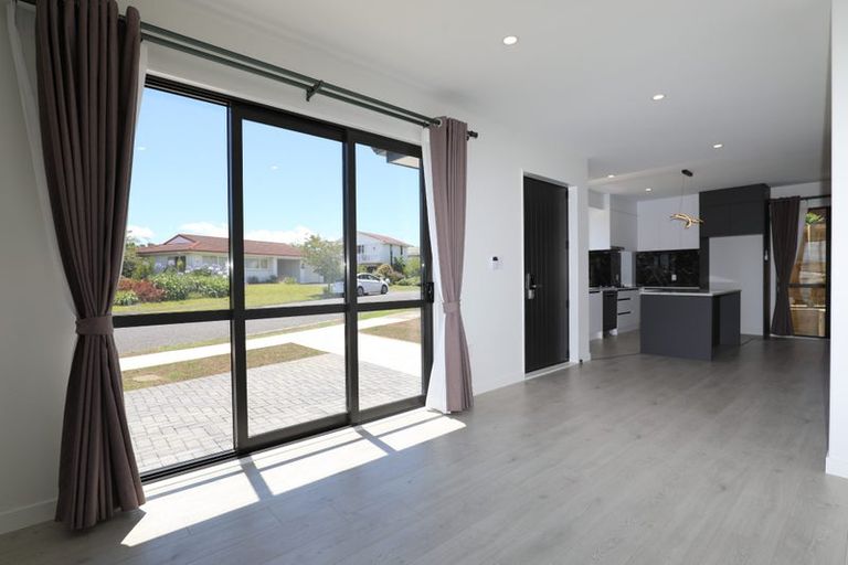 Photo of property in 58a Sorrel Crescent, Bucklands Beach, Auckland, 2012
