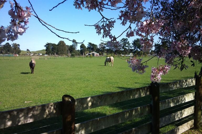 Photo of property in 62 School Road, Te Horo, Otaki, 5582